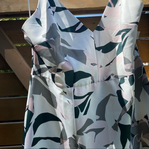 Plus size cocktail dress negative space plant print - Picture 11 of 11